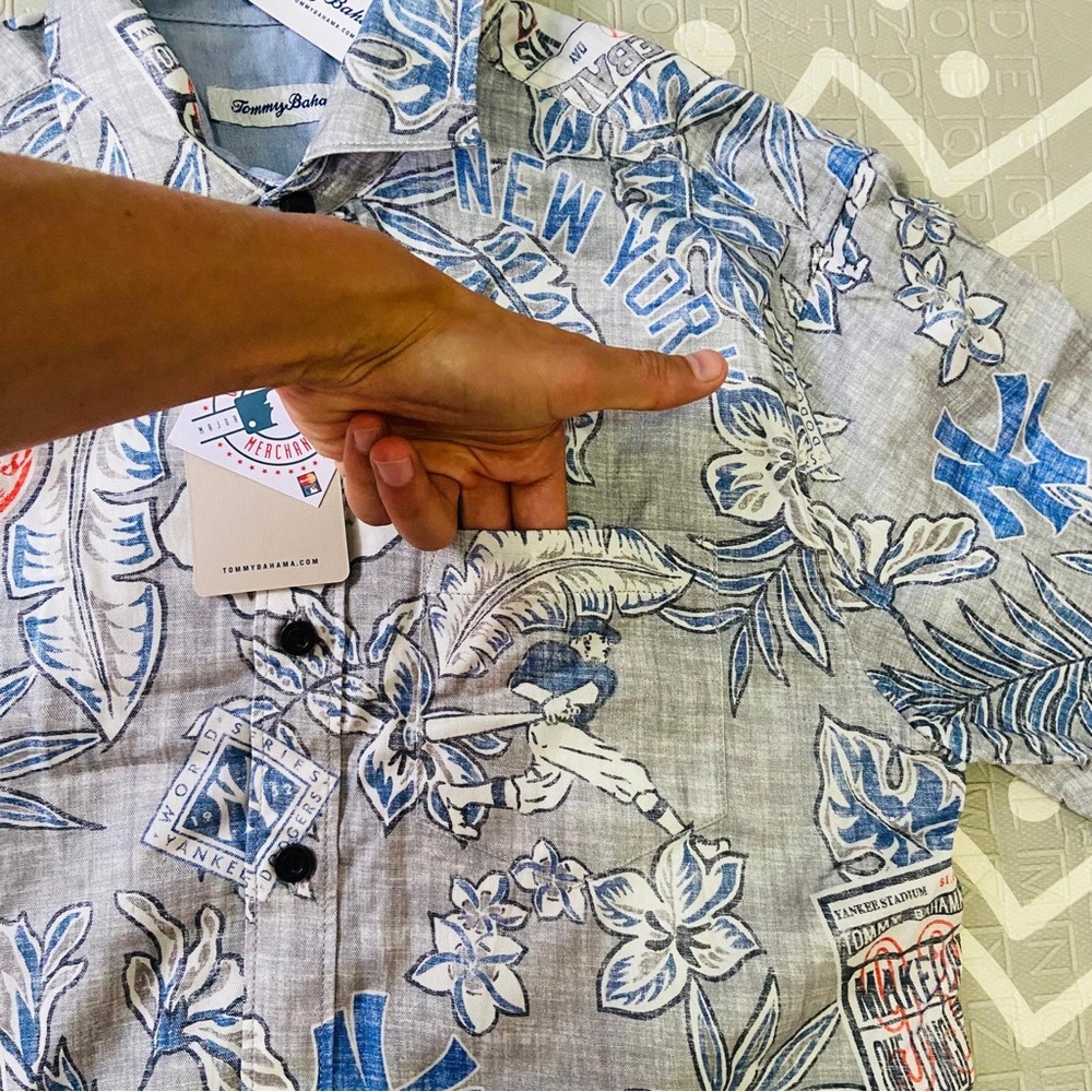 Rare Tommy Bahama x Yankees Collab Hawaiian shirt jersey - Picture 5 of 8